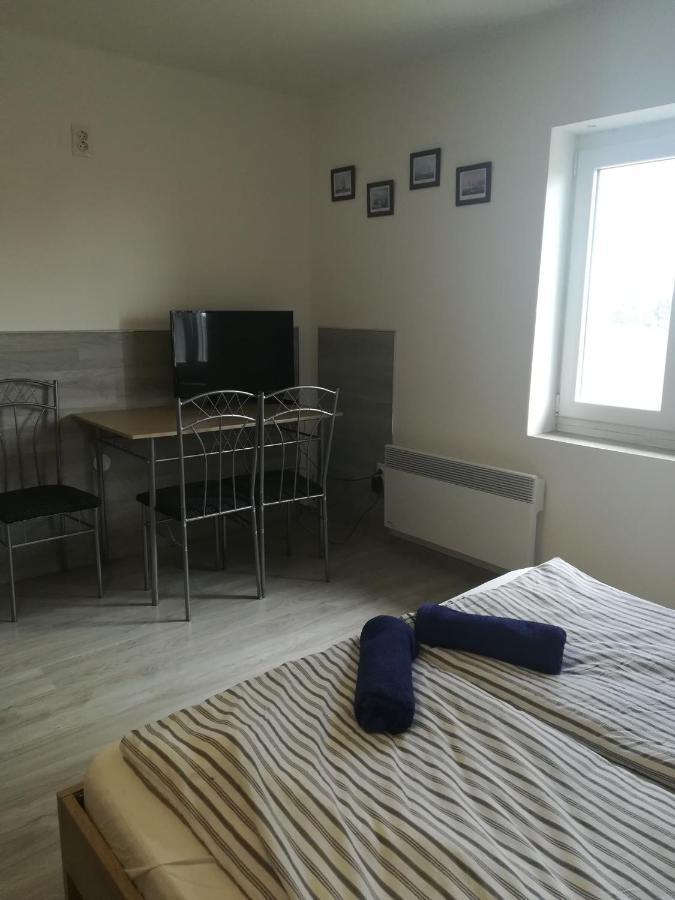 Apartment Kossuth Teri - Masodik Emeleti - Nopara